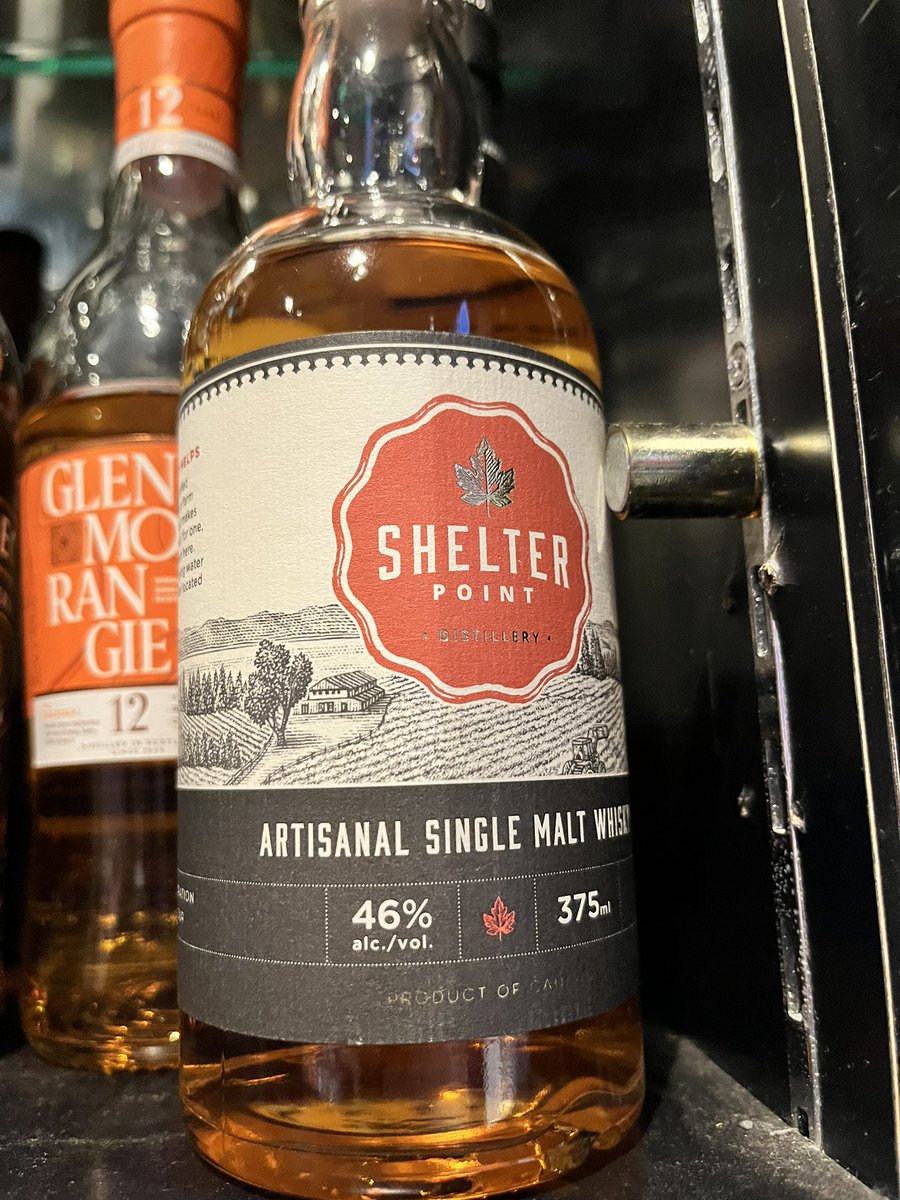 お客さんからカナダのお土産で頂いたウイスキー。
自分も初めて見たブランドで、とっても面白い味と香でした！
バーボンとスコッチの間というか、甘いようなスモーキーなような。
初心者向きではないですが、ウイスキー好きには是非一度試してもらいたい感じでした！