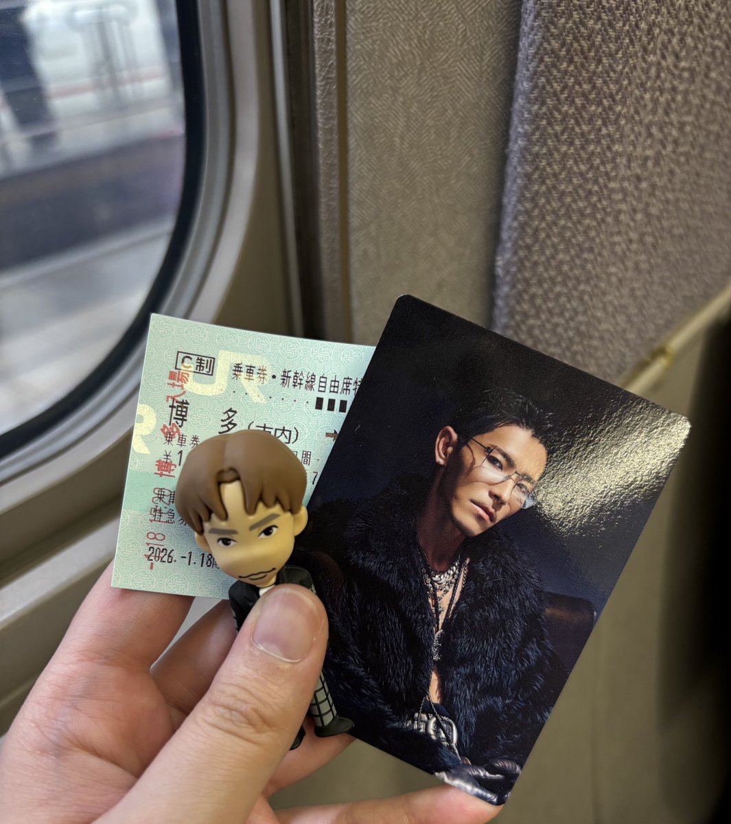 私の福岡旅終了でした。林和希のグッズ代行のお声がけもいただき、本当にありがとうございました🙇‍♀️
PayPayドーム向かってる途中に林和希の会場もみえて「絶対いくからな〜！！」って言いながらバスん中で手振った。お渡し会もちょっとだったけど目合わせてくれて幸せでした！ありがとうございました🫶