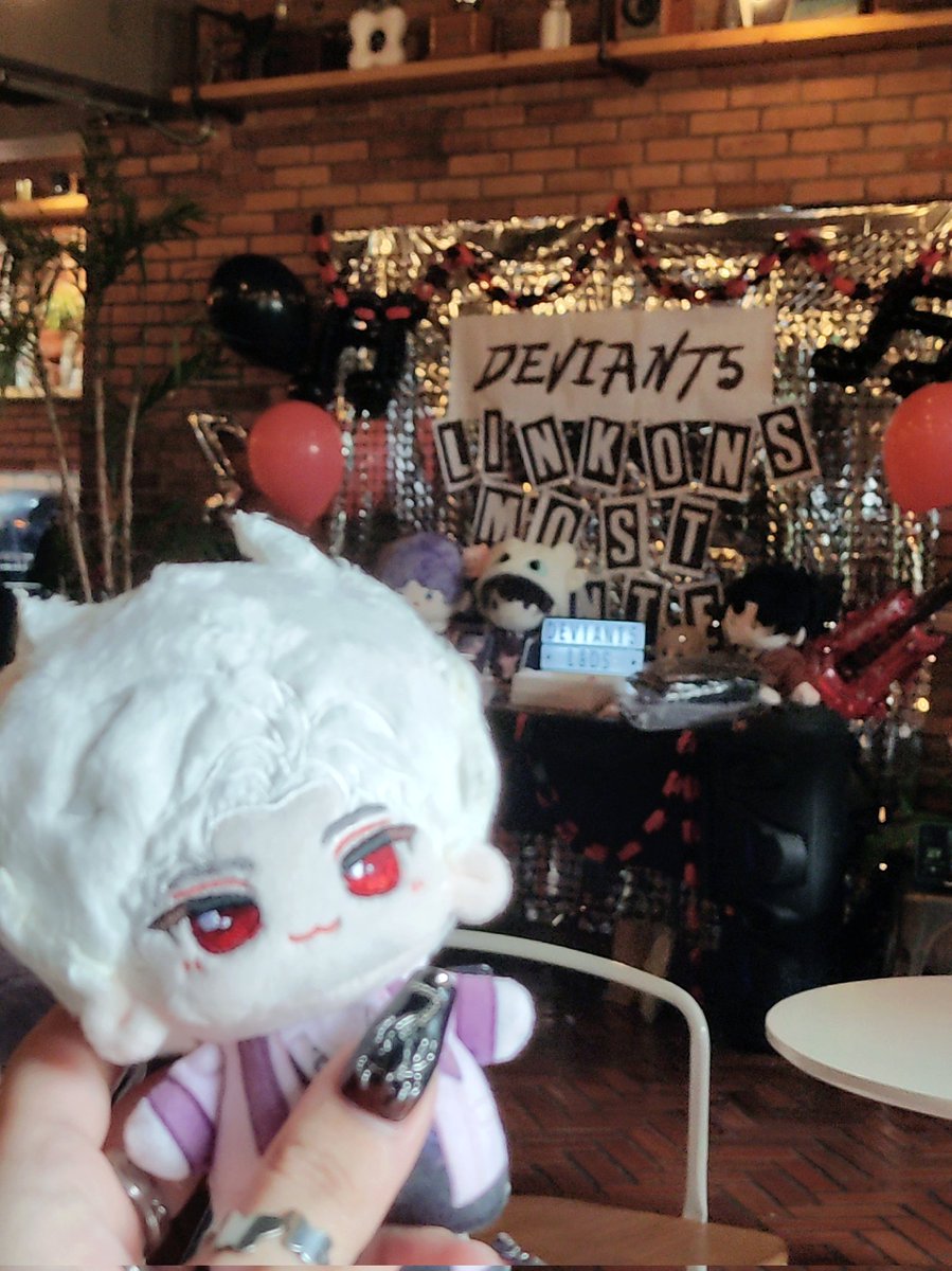 actuallyreiko's tweet photo. was briefly at #LinkonsMostWanted by @lovetomodachi_ !! immaculate aesthetic and vibes mwua <3 https://t.co/7JTaCB0wQ3