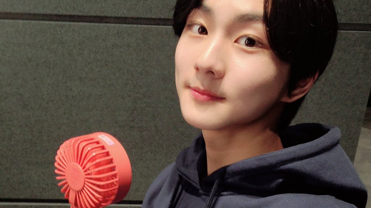 endusktwt's tweet image. ㅤ
 ⠀ ⠀   ⠀   ⠀   ⠀   鞋面  ⠀   ⵓ 𖤍⠀⠀ 🐈

Yo no quería quedar de lado viendo como todos disfrutan del #𝚑αpp𝕪ː𖤓ꕀթᥲr𝕥y, por lo que yo igual vine a acompañar a esta reina en su #в𝕚ᥲn𝕔ᥲ𖧷ུ𝚍e𝚋u𝐭.

⠀     ⠀   ⠀♰ ⃝⊹꒷ ⠀𒁍      ⠀⸽⸽⸽⸽⸽⸽ ⵓ      ⠀#lovie