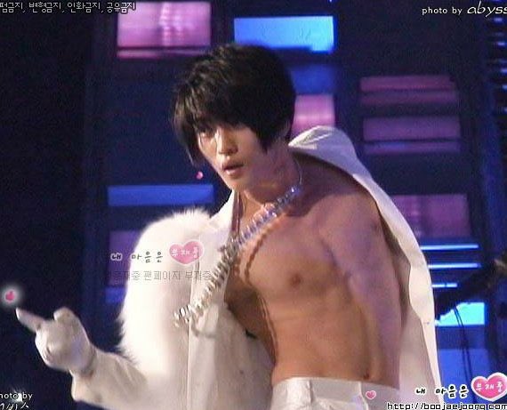 warmbreadx's tweet image. Stanning Jaejoong both masculine era 🤝 cunty era