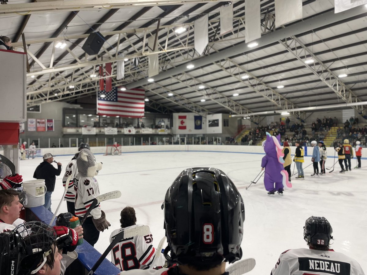 newenglandwolv1's tweet image. Some of the sights from JBT 2026. We are so thankful to be a part of this each year and can not thank enough the Thompson Family, the Islanders, our rink staff, our donors and shooters, the @USPHL and @CureStartsNow .
Together we raised over $52,000.00! #newolves