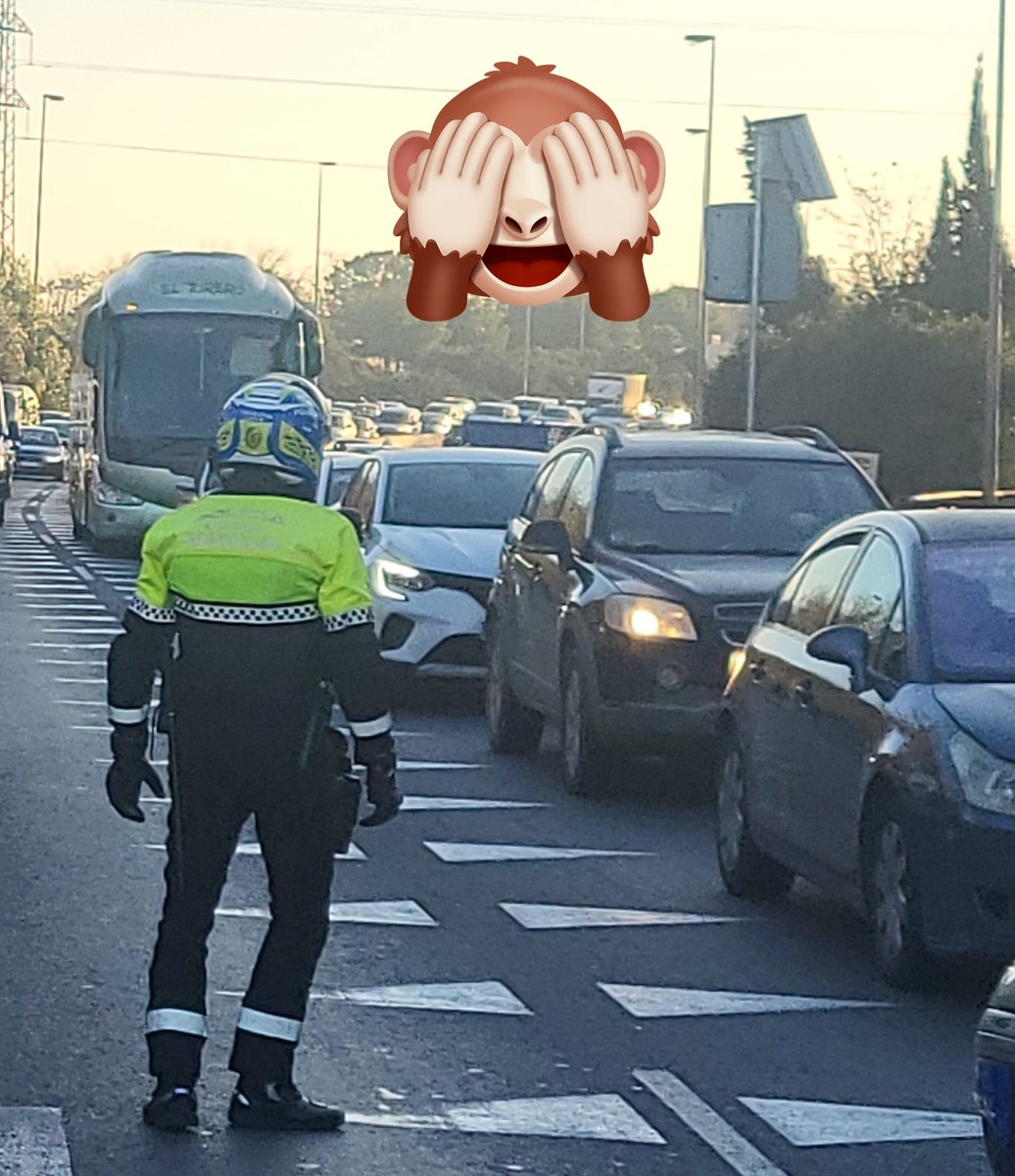➡️ No culpen a la policía  del caos de tráfico ayer en Cartuja
❌️Culpen a <a href="/jlsanzalcalde/">José Luis Sanz</a> que no sabe gestionar la ciudad
❌️Culpen al Jefe de policía que no sabe organizar la plantilla
5 patrulleros para la entrada
4 patrulleros para el desalojo
Así imposible
#BetisVillareal