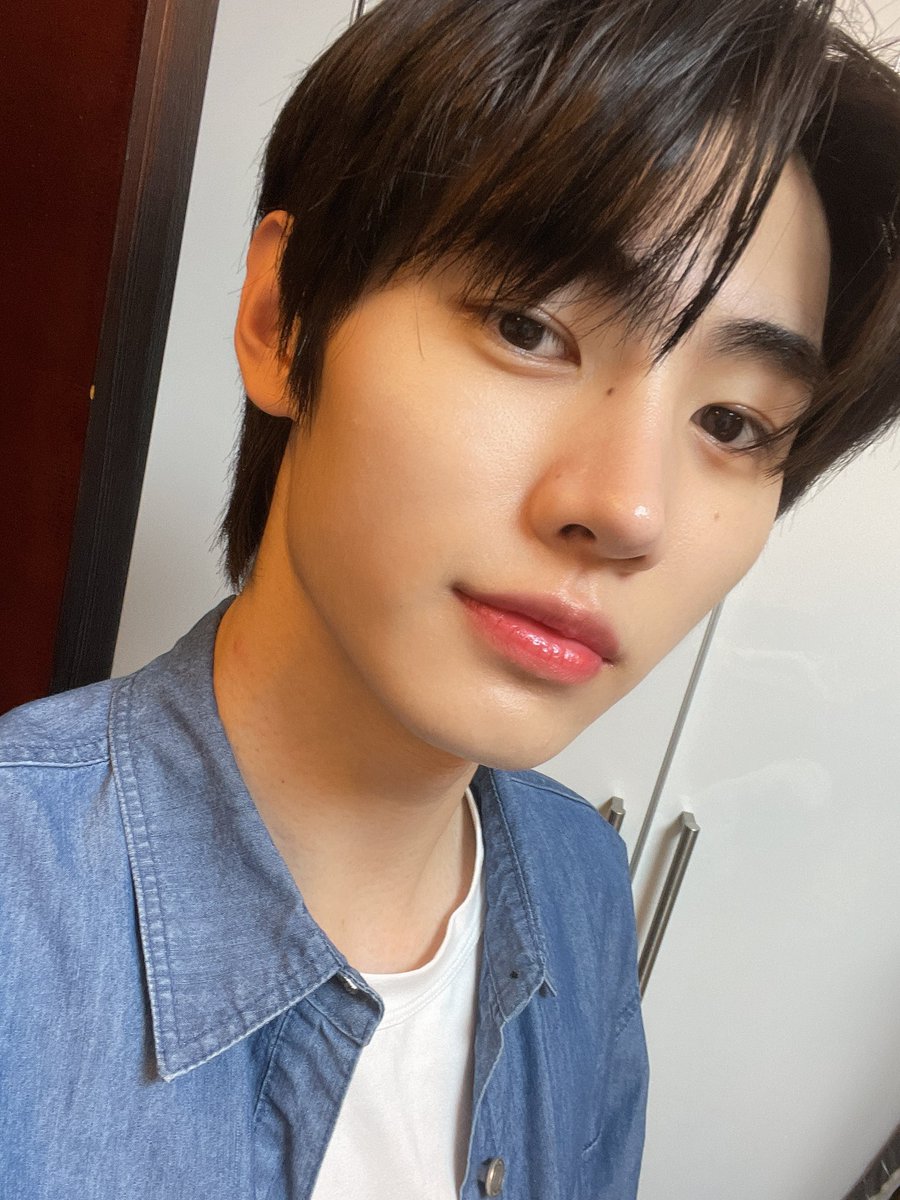 endusktwt's tweet image. ㅤ
 ⠀ ⠀   ⠀   ⠀   ⠀       鞋面  ⠀   ⵓ 𖤍⠀⠀ 🐧   

Es hoy el #𝔊ra͞n𝖉데뷔ː𝔄ngᥱ𝐥s, así que, por supuesto, no me iba a perder la oportunidad de cantar #𝑀αcαron𝕚𓋜𝐶hᥱᥱsǝ con estas lindas chicas.

⠀     ⠀   ⠀  ⠀♰ ⃝⊹꒷ ⠀𒁍      ⠀⸽⸽⸽⸽⸽⸽ ⵓ      ⠀#tomás