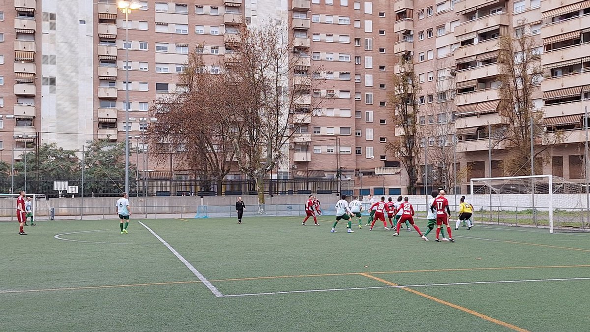 Després de guanyar la setmana passada al camp de la Peña Pajaril, ahir hi vam tornar. Ratxa de victòries que constata que podem lluitar contra els equips de mitja taula. Ara falta ser capaços de plantar cara als del capdavant de la categoria. Endavant! ⚪️🟢
Sants, 4 - Mollet, 2