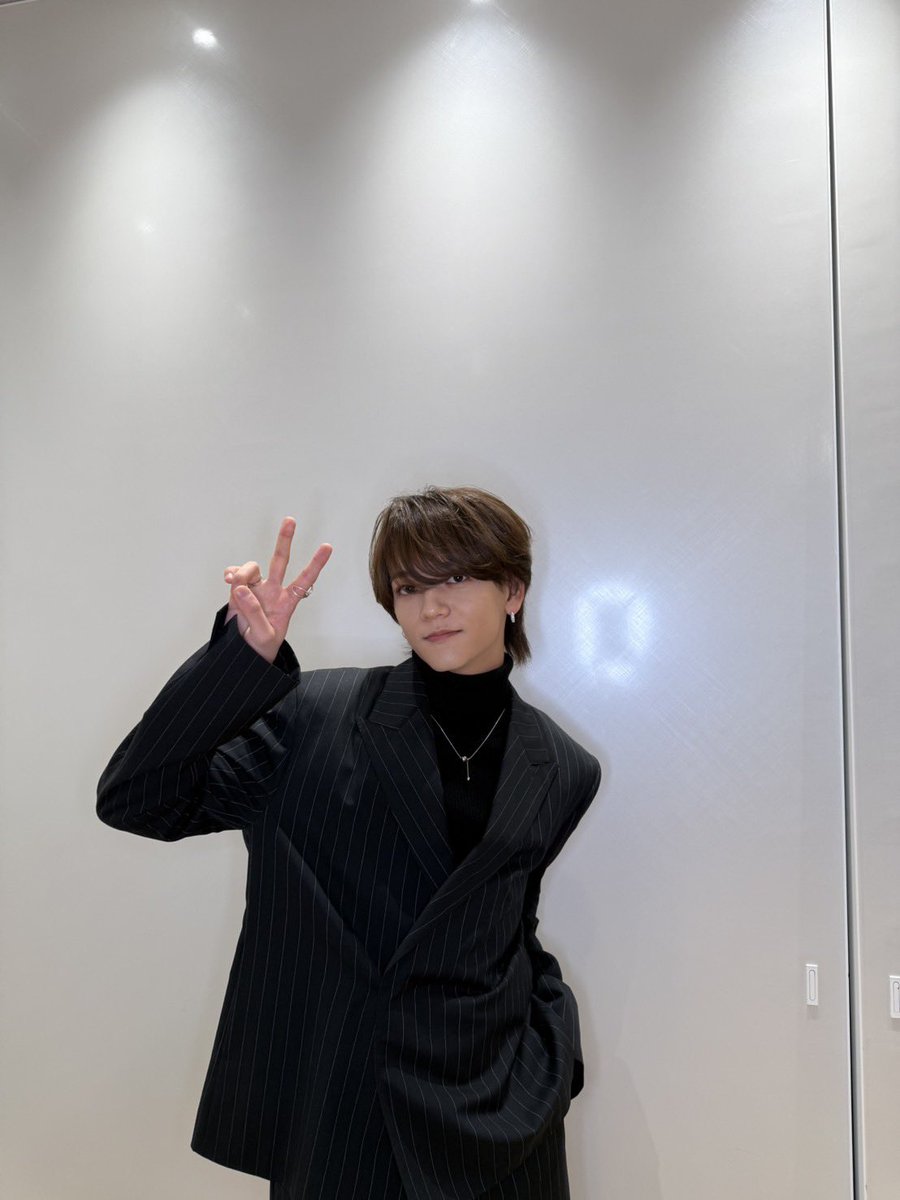 トラキン ファンタ 中島颯太 トラキン サイン スーツ 黒スーツ