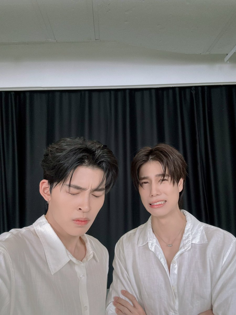 ppnaravit_home's tweet image. ดูทำหน้ากันสิ น่ารักอะะะะ วันนี้ใครอยู่งานอาฟเตอร์ปาร์ตี้บ้างงง เอ๋
รึเรียกงานสละโสดดีน้าาาาาา 55555555555555

#MeAndTheeSeriesAfterParty