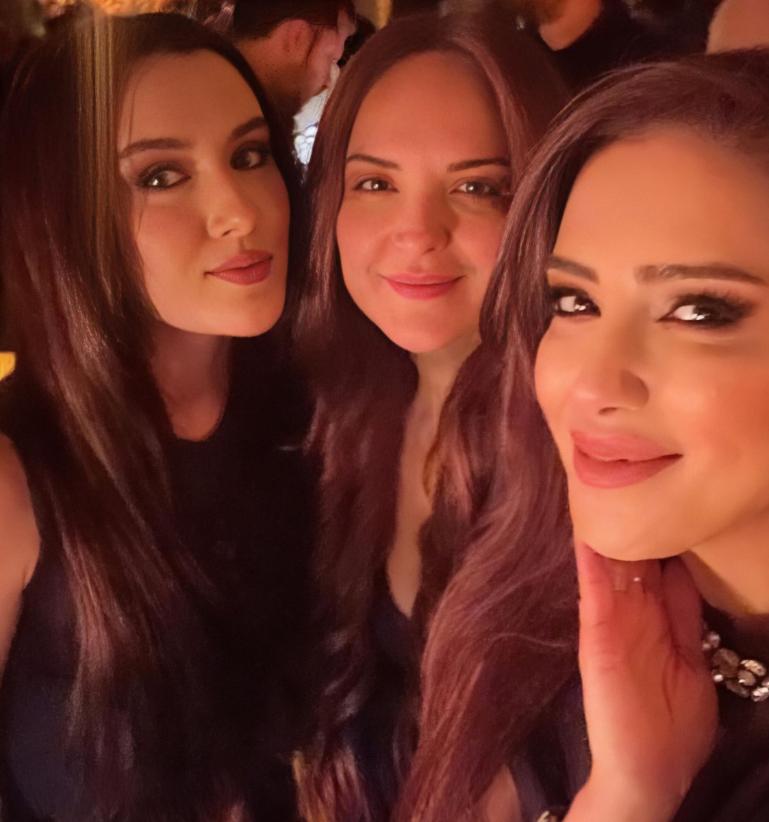 جمالها يلفت القلب قبل العين ✨

#CemreArda