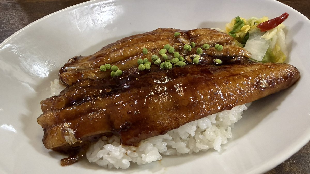 miyaken_senchou's tweet image. 太刀魚蒲焼丼！山東菜の浅漬けを添えて！
旨いっ！