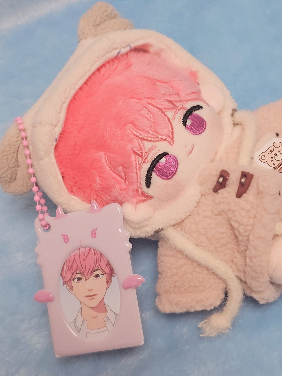 다이소 증사프레임 밤비랑 잘 어울리겠다싶었는데 만족!