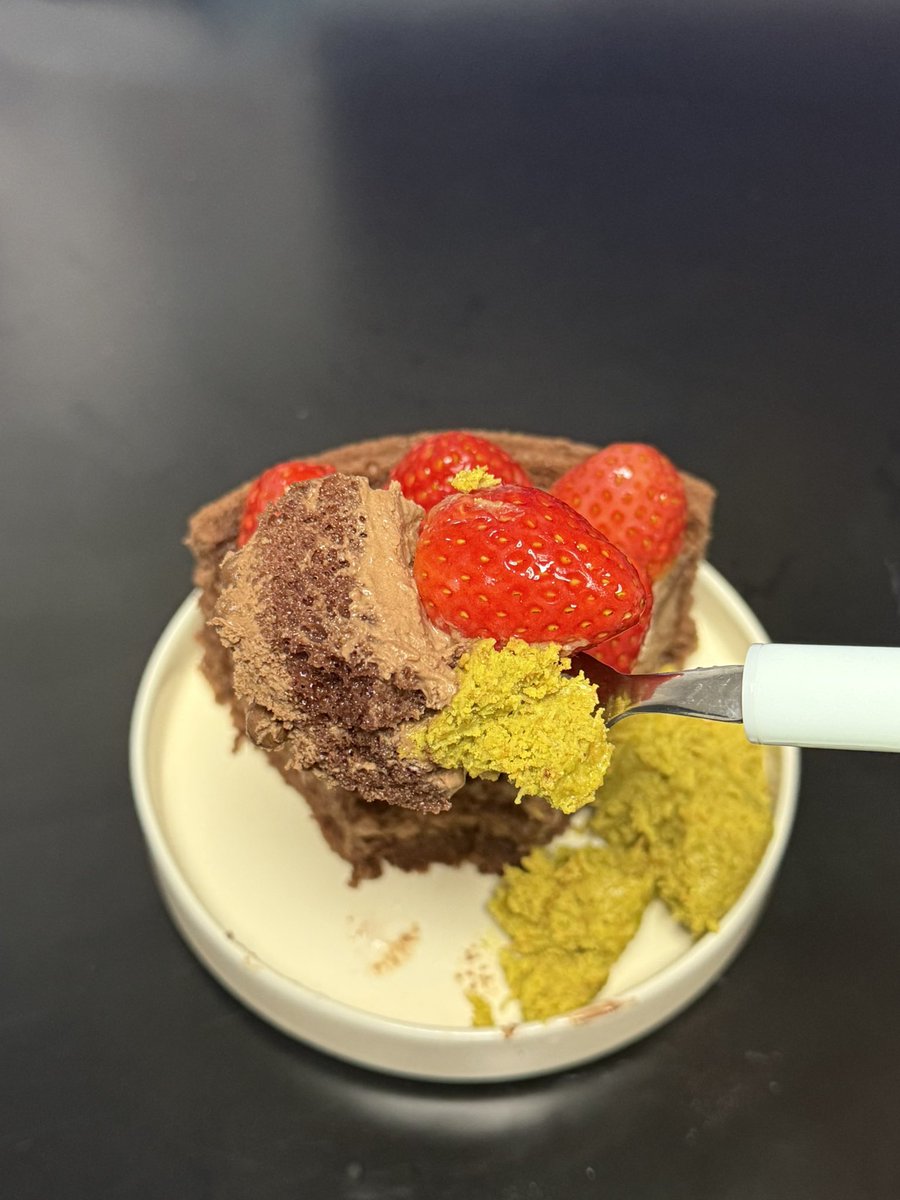 스초생을 남은 피스타치오뭉탱이랑 같이 먹음 짱이지