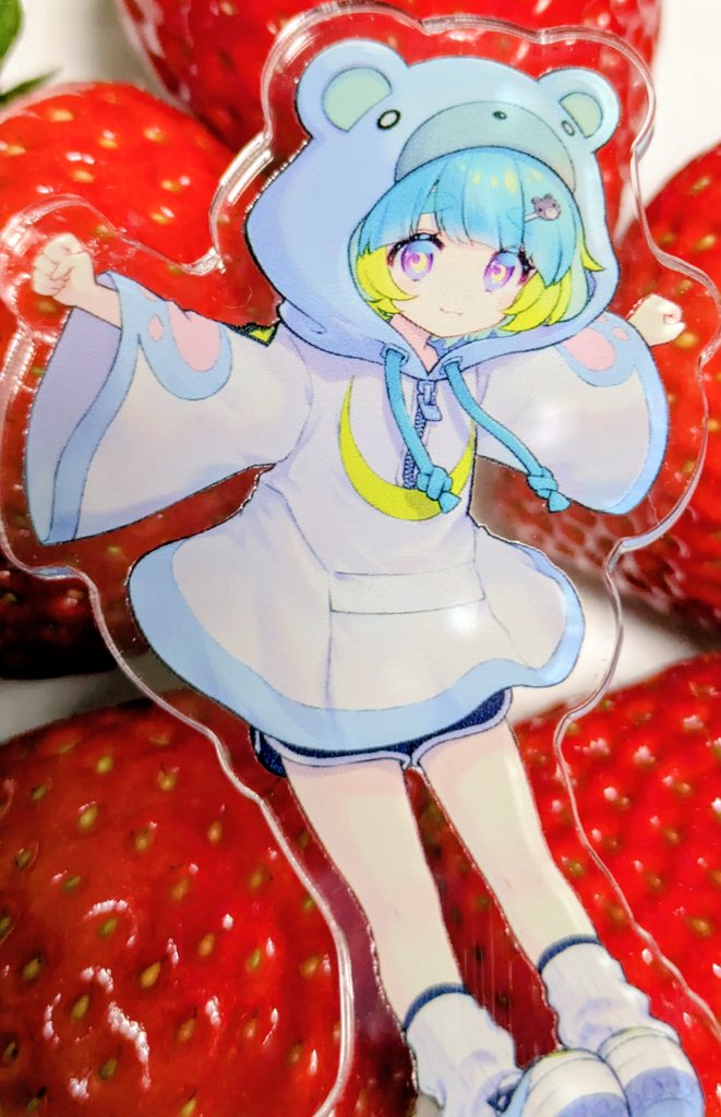 苺フェスで購入してきた苺さんとまろちのアクスタを撮影しました