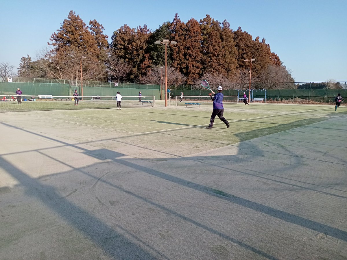 連日の小春日和！

県外の選抜代表中3生も3時間かけて練習に参加。みっちりと球を打ちました。感謝！

練習中に高校合格発表あり。子どもは安堵の表情😀

「私立高校組6人全員合格！おめでとう！」と、私が発すると、「私まだ合格通知きてません😂」との声😢　

ごめんなさい。あなたは明日でした🙇