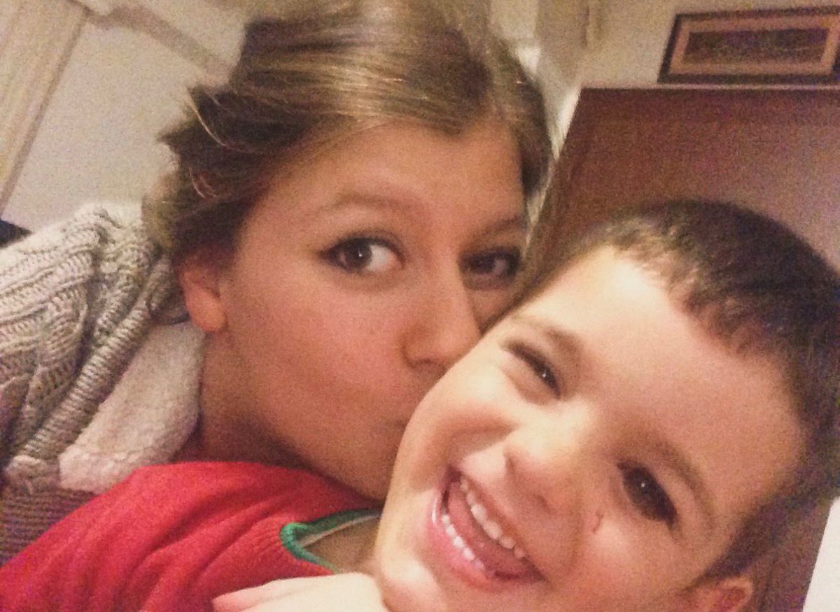 Ahmet Minguzzi’nin teyzesi Ayşenur Afyon:

"Ahmet’ten sonra kaç siyasi isimle görüştüm bilmiyorum.

Eve gelenlerin Ahmet’in okuduğu okulu bile bilmediğini gördü bu gözler. Evet, bilmek zorundasınız. Kimin evine gittiğini, herkesin ne iş yaptığını bilmek zorundasınız. Küçücük bir