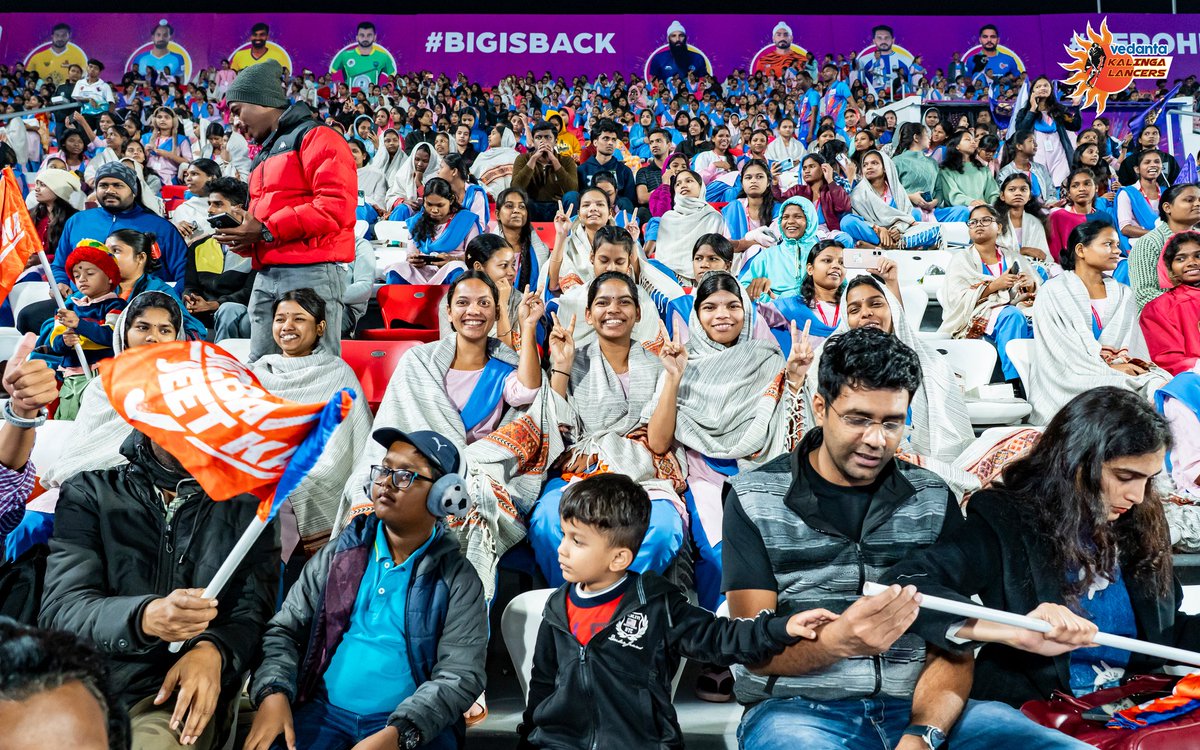 Kalinga_Lancers's tweet photo. This is home. This is passion. This is the Lancers’ faithful turning the stadium into a fortress. 💙

#JazbaJeetKa #VedantaKalingaLancers #HeroHIL #HockeyIndiaLeague https://t.co/HLzpUtSw5n