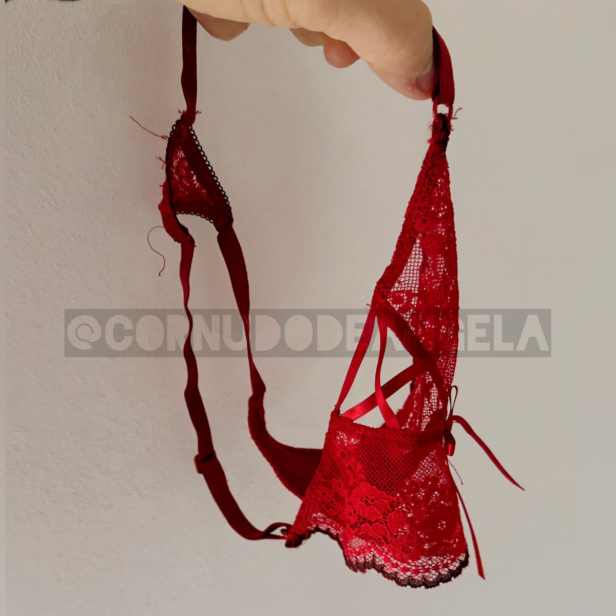 Este ya se lo han quitado unas cuantas veces  y no he sido yo. 
Y se de uno que le encanta tirármelo a la cara jajaja verdad <a href="/JohnDoe_Man/">Jonh Doe</a> ???

#hotwife #cuckold #cornudo #bull #slutwife