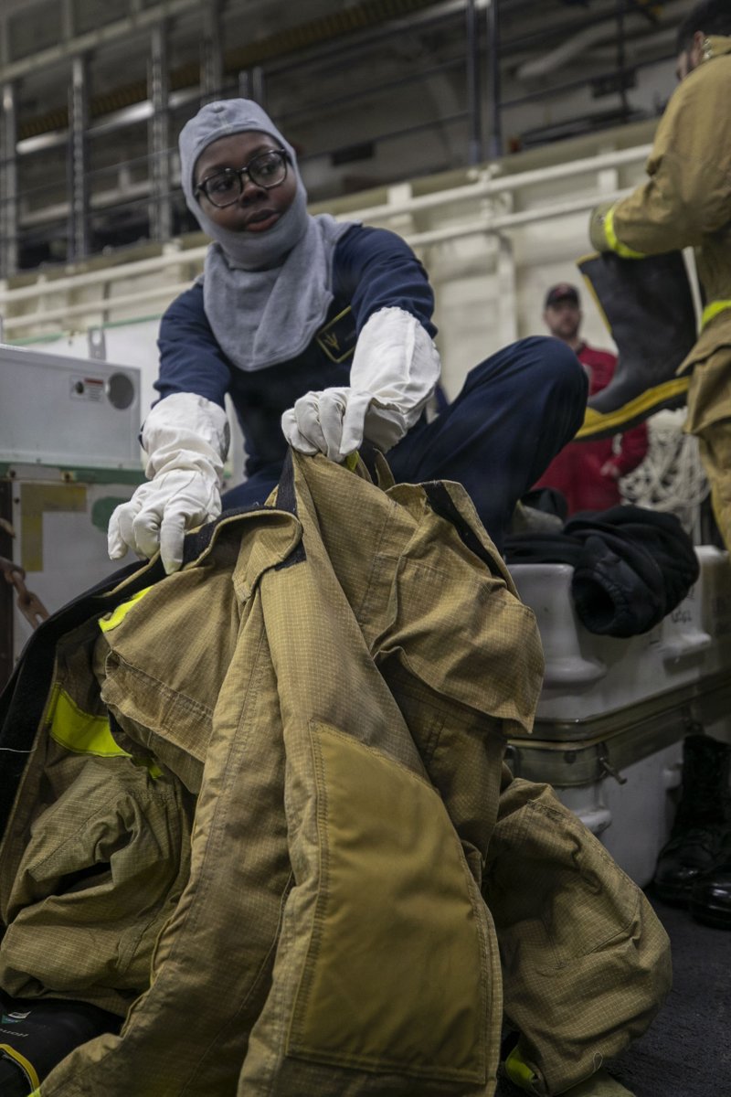 Drill time! ⚓ 

U.S. Sailors conduct damage control drill aboard USS Tripoli (LHA 7). Tripoli is forward-deployed to Sasebo, Japan, operating in the U.S. 7th Fleet to preserve a free and open Indo-Pacific.

#US7thFleet | #AlwaysReady https://t.co/9TEOOeEmLc