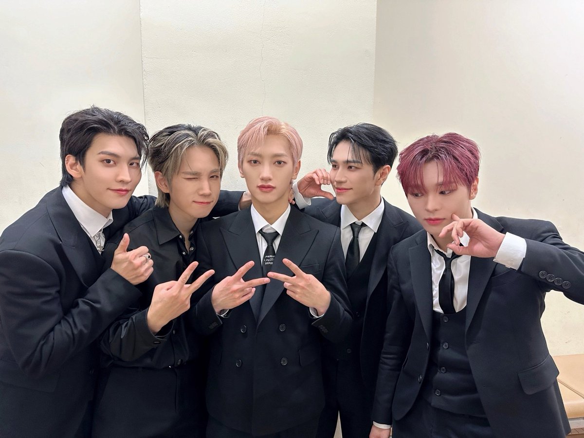 사고안나고 무사히와서 다행이다증말!!
사고날뻔했단얘기듣고 식겁했자나ㅠㅠㅠ
그날 새벽에 라방도 와줬던 성국이와 곤이..
이날 진짜 스펙타클했겠네😂😂😂
이걸 이제서야 듣고 알게되다니ㅠㅠ