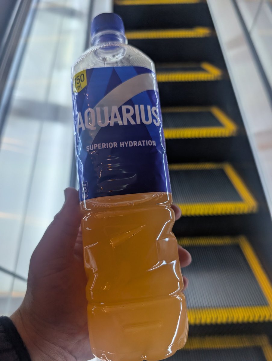 保安検査の尾根遺産
「中身なんですか、これ」

ぼく「アクエリアスのモンスター割りwith龍角散です…」