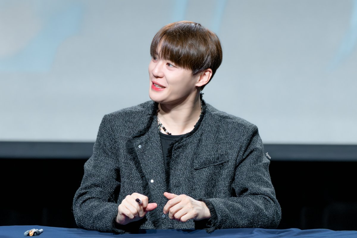 260117 <2026 시즌그리팅 FROM JUNSU> 발매기념 대면 팬사인회

#김준수 #시아준수 #XIA 

업로드 완료 ♡ xia-hyun.tistory.com/535