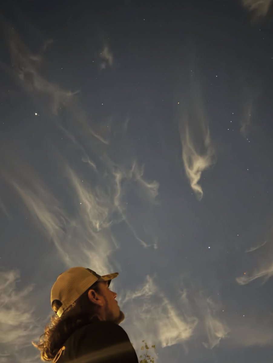 LDRWorld1's tweet image. Lana Del Rey via Instagram 

“Três noites de céu absolutamente limpo”