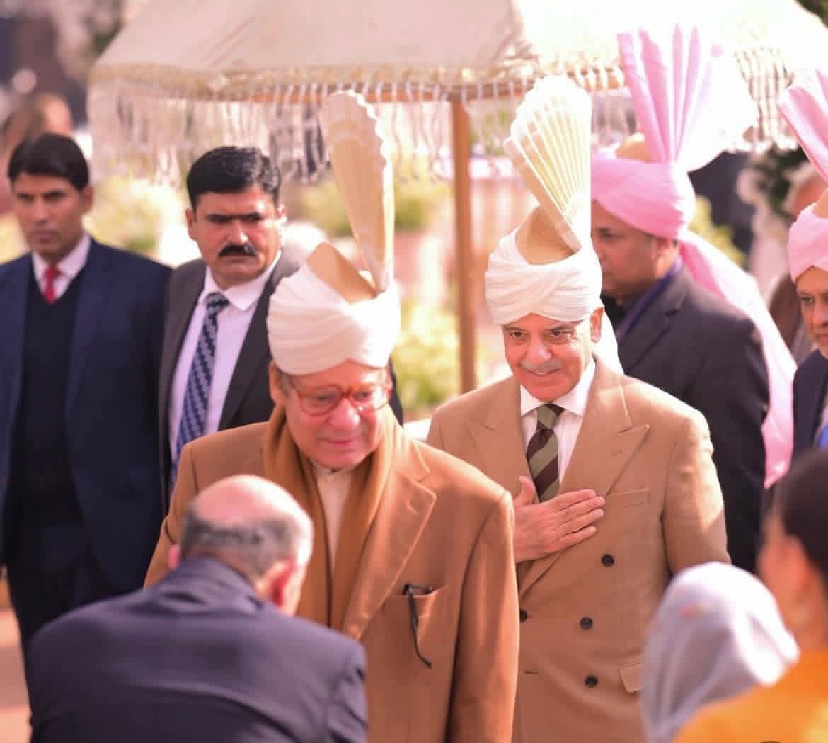 بڑے میاں ❤
چھوٹے میاں 😍