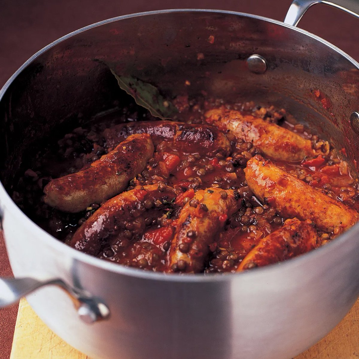 DeliaOnline's tweet image. Recipe of the Day:  Sausages with Puy Lentils⁠
⁠
🥘 Lentils are great with pork and sausages as they have the capacity to absorb the richness.  ⁠

deliaonline.com/recipes/collec…
⁠
#recipeoftheday #sausages #porkrecipes #lentils #winterwarmers #warmlunches #pulses #easyentertaining…