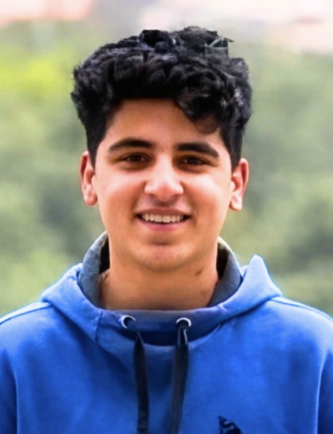 moazabam's tweet image. امیرعلی. 
#امیرعلی_حیدری. 
امیرعلی. با موهای پر فر و یک هودی آبی نفتی و یک لبخند خیلی بانمک. 
#IranMassacre‌