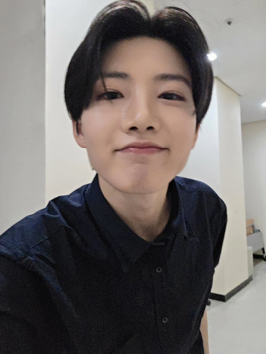 eu__o_c's tweet photo. 오빠......진짜 ㅁㅊ 사귀자 아니 결혼하자 https://t.co/FMg1pygstC
