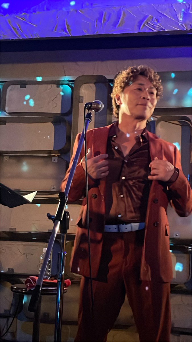 みんなの前で歌を披露する未来なんて想像すらしてなかったんよ

こんなことなら音楽の授業真面目にやってりゃよかったなと毎回後悔
でもいつか"自分ならではの歌"を掴みたい