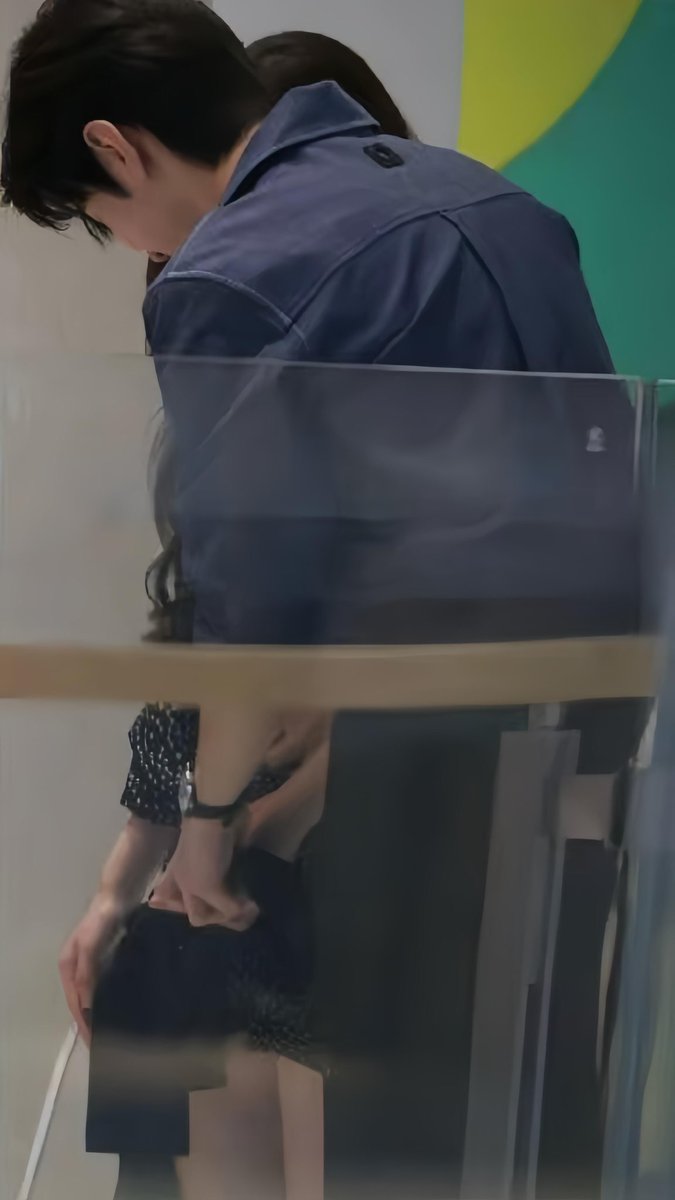 touuu_7's tweet image. 진철원이 조로사 옷매무새 다듬어주는 거래... 사장님 여기 늘 마시던 락스 한 통 주이소 콱 마시고 죽어뿔랍니더... 🥹