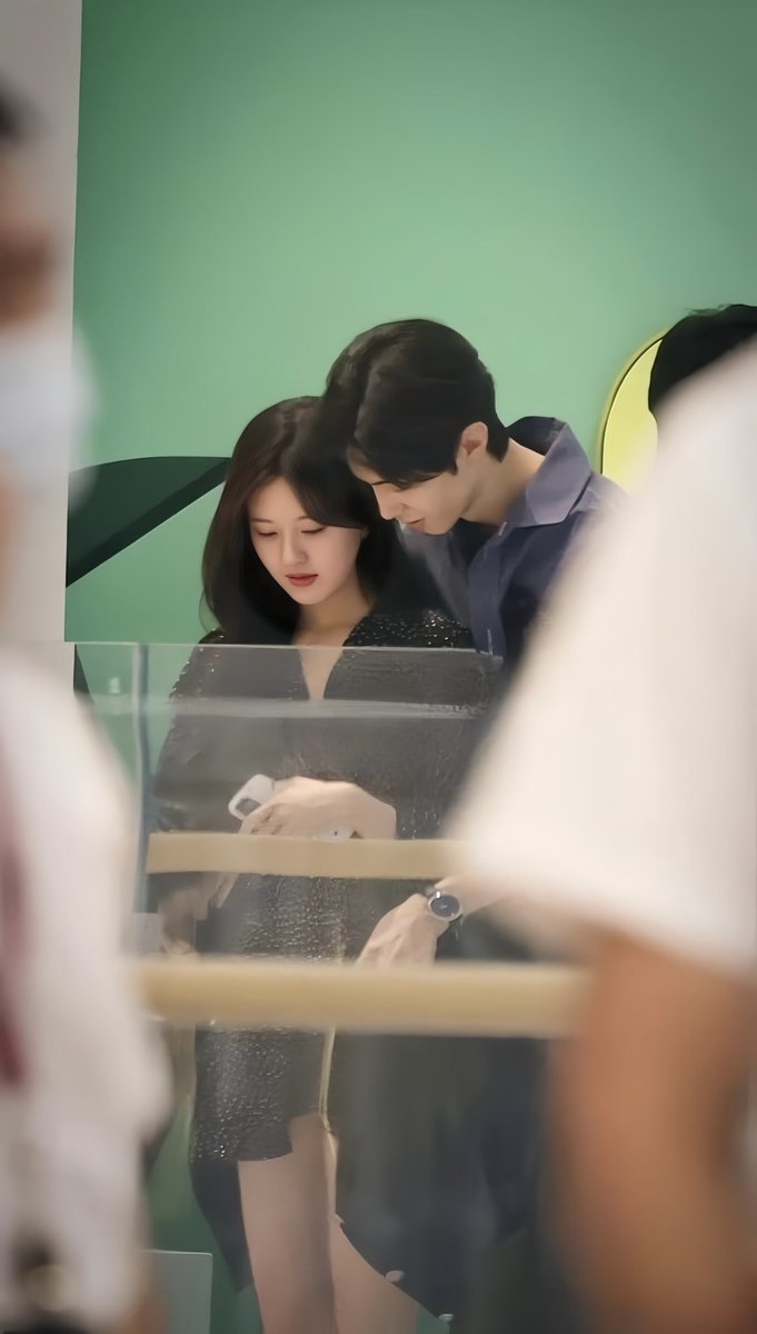 touuu_7's tweet image. 진철원이 조로사 옷매무새 다듬어주는 거래... 사장님 여기 늘 마시던 락스 한 통 주이소 콱 마시고 죽어뿔랍니더... 🥹