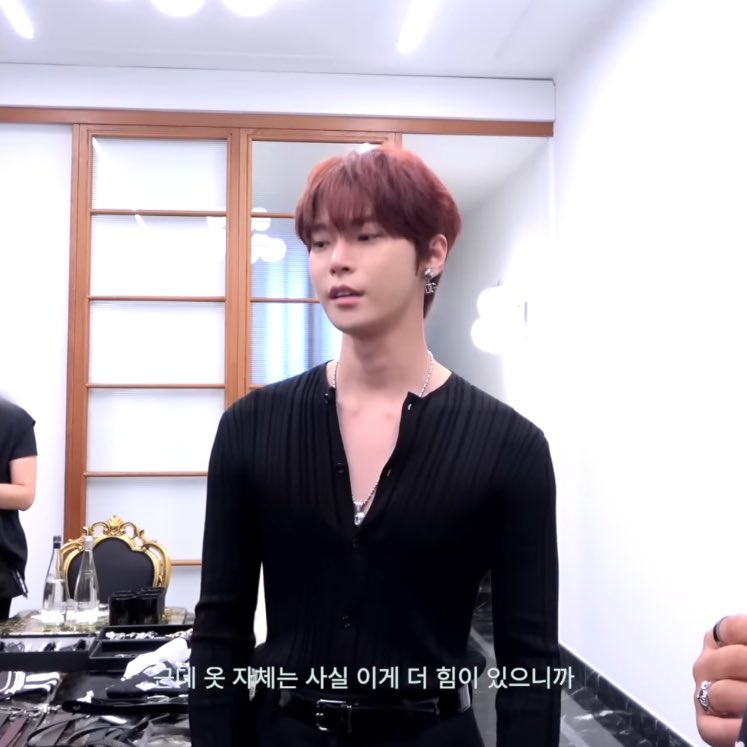 dearcutiedy's tweet image. หุ่น ต่างหู เฟลอดำ ผมแดง มาดามเลยล่ะ ดีน่าอย่าทิ้งพี่นะ