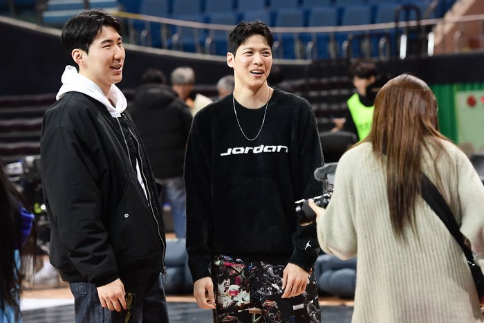 12__6_3__48's tweet photo. ‘코트 컴백’ 앞둔 KT 김선형 “팀에 정말 미안해…복귀 후 녹아드는 게 최우선” [SS인터뷰] (출처 : 네이버 스포츠) https://t.co/lFzOUpFCni https://t.co/2ZXwnGGnI0