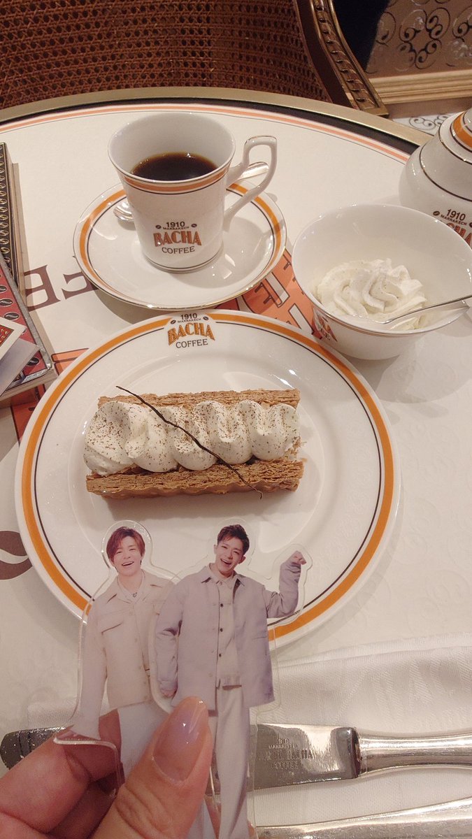 1307kumaeri's tweet photo. 久々のカフェ☕
先週末のライブ後、体調崩して寝込む→激務で何もって感じだったからつかぬ間の休日💕 https://t.co/6QOlxm51uW