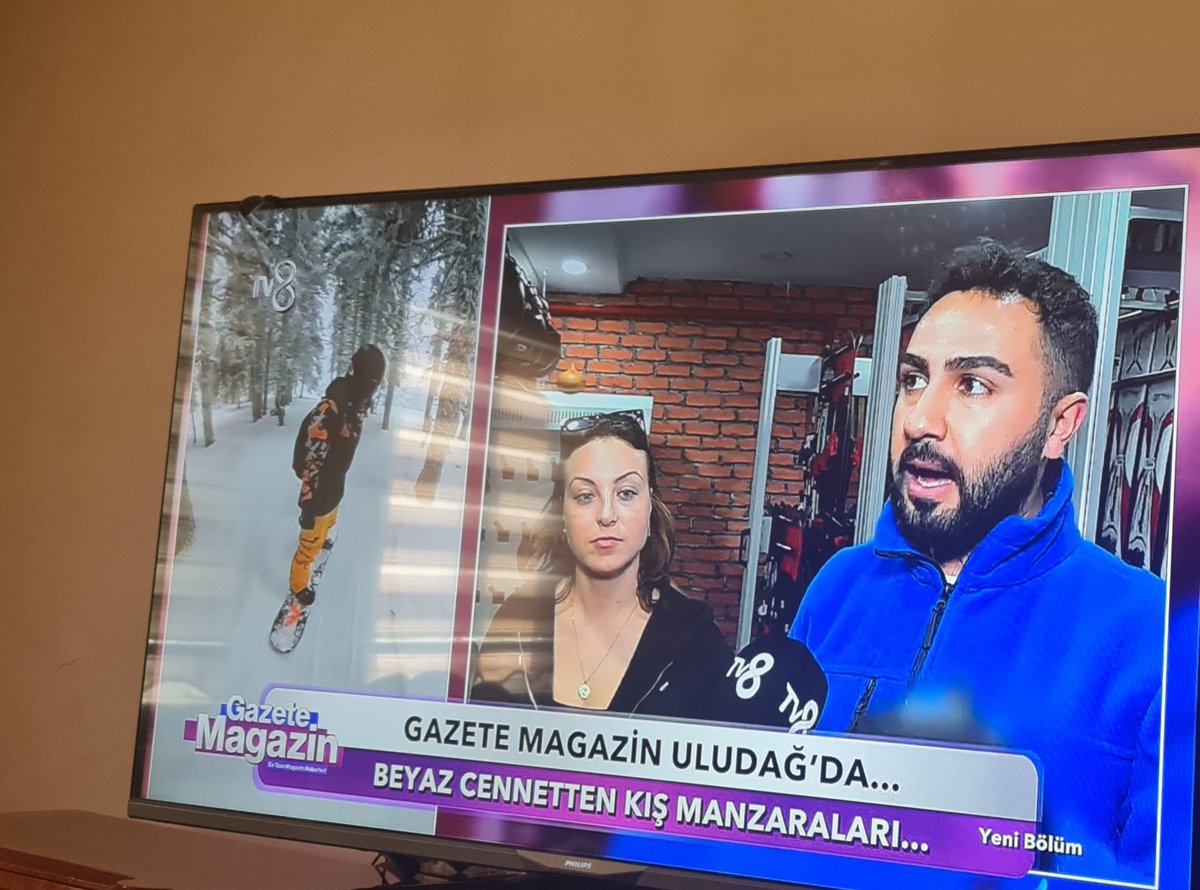 zeynepatalarr's tweet photo. Tesadüf izlerken sonuna kadar izledim .
Kıyafetler ,kayak eğitimi,  otel oda fiyatları her şey anlatıldı soruldu.
Ama
Yangın önlemi ,güvenlik detayı ,ilk yardım gibi konular hiç gündemde yok. 
Yine unuttuk dimi 🔥
#pazar #uludağ #yangın https://t.co/MasseoQ6lq
