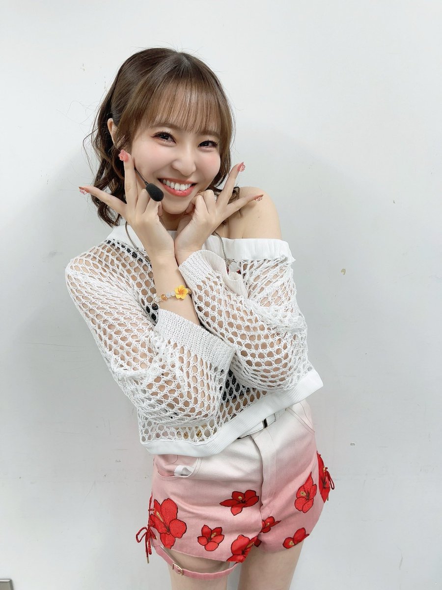 natyaaaaaaan07's tweet image. #虹ブンブンビー_day2 ありがとうございましたあああ〜！🐝🧡🧡

ミツバチさんの本気を見せてくれてありがとう！！！最っ高に楽しかったよおお〜！ほんとみんなのおかげ！！😆✨✨

虹ヶ咲！終わりませんよ！！！！！
またまだトキメキを届けるし、みんなからももらいたい！一緒につくっていこ〜！🌈