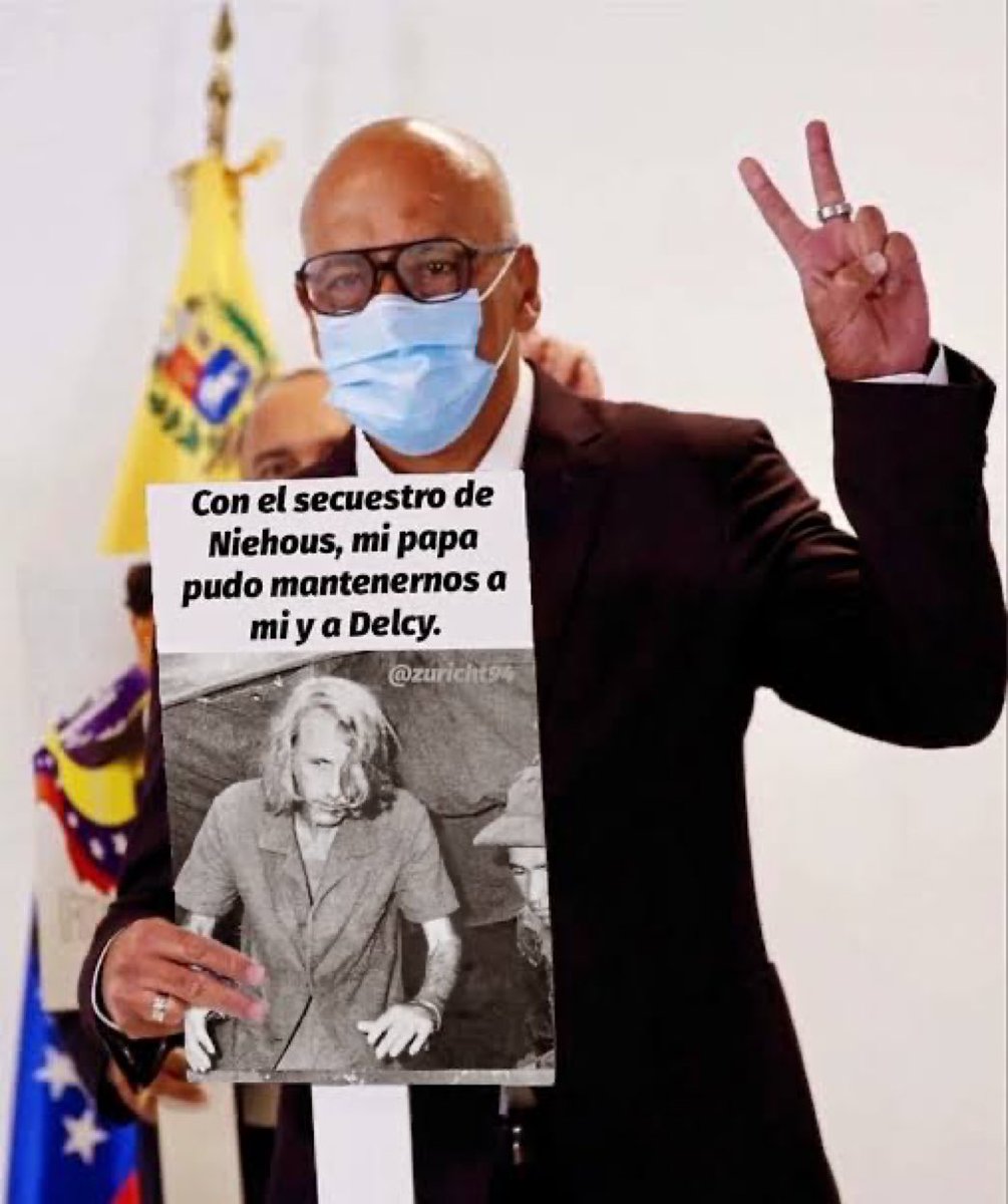 Proctologo's tweet photo. La verdad:

3 millones de dólares cobró su papá por liberar tras secuestrar por 3 años al empresario Niehous;
Incluso robó a sus compañeros secuestradores porque no les dio nada.
-De allí salió la educación de Delcy en EEEUU y la de Jorja con su tutor violador Edmundo Chirinos. https://t.co/TSVqoOU0vk