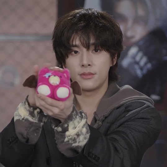 พวงกุญแจสีชมพูเข้ากับน้องเจคมากจริง ๆ แหละ ขนาดเจ้าตัวยังชอบมากเลย เอ็นดู น่ารัก ㅠㅠㅠㅠ 🩷🩷🩷🩷🩷🩷🩷🩷🩷