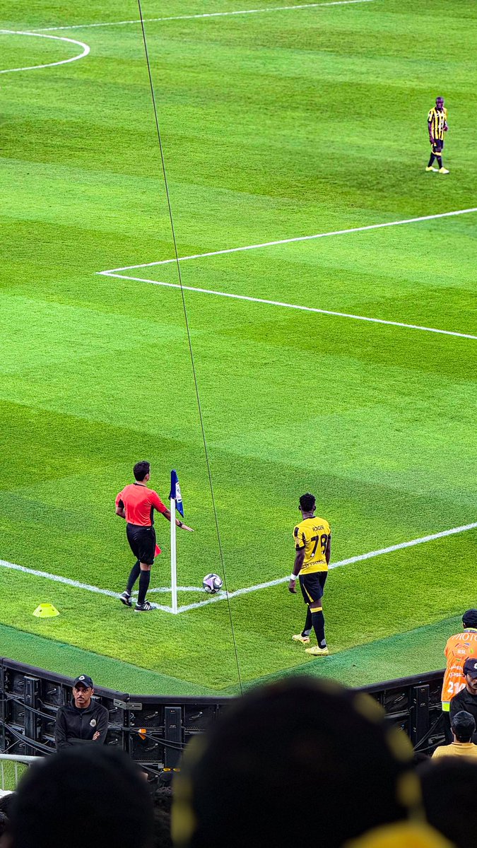 35as's tweet photo. يوم قررت أحضر اندبغنااا 😞💛.
#الاتحاد https://t.co/zzzzEqQQQn