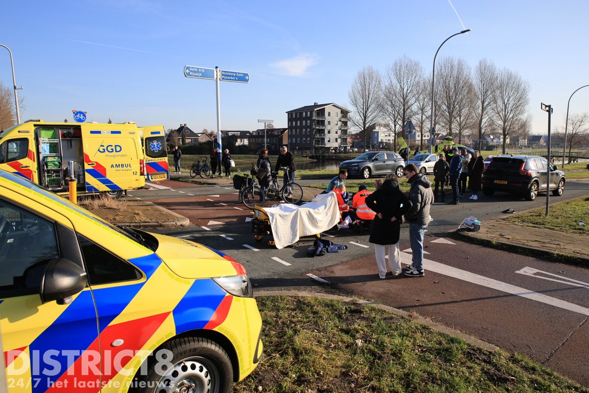 Zwaargewonde bij aanrijding scooterrijder op Brasserskade in Nootdorp