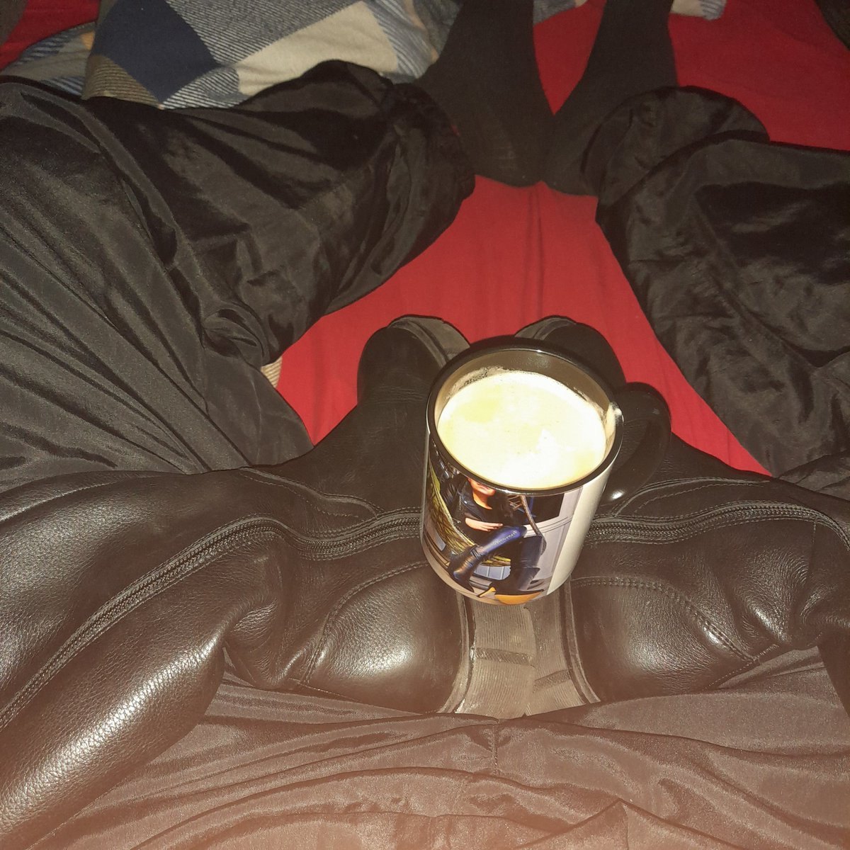 noch eine Tasse Kaffee ☕️ dann wird sauber geleckt 👢👅👢