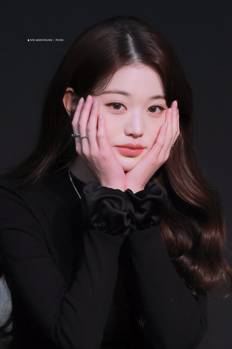 wonyoung pics tweet media