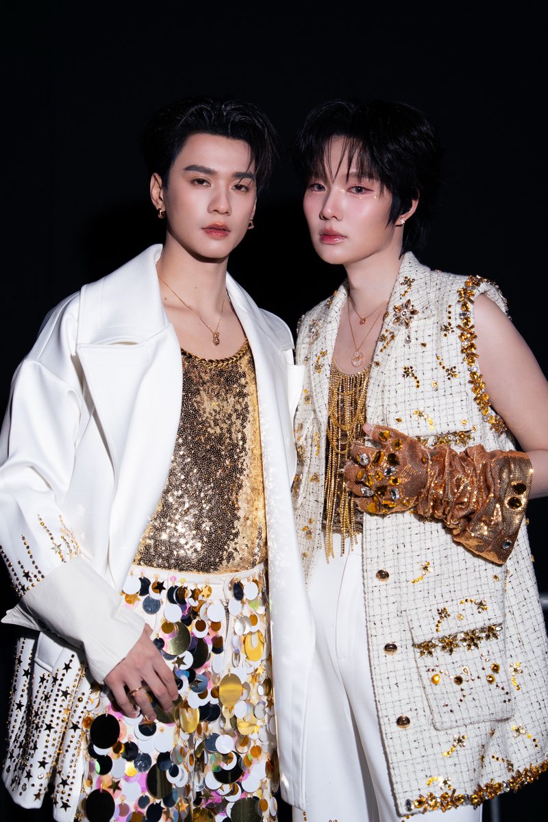 “เก่ง” และ “น้ำปิง” พร้อมแล้วสำหรับ Khemjira The Golden Time Concert “𝐑𝐨𝐨𝐭𝐞𝐝 𝐢𝐧 𝐓𝐡𝐚𝐢, 𝐑𝐢𝐬𝐢𝐧𝐠 𝐭𝐨 𝐭𝐡𝐞 𝐰𝐨𝐫𝐥𝐝” Day 2 🎙🕰

วันสุดท้ายแล้ววว มาส่งพลังเชียร์ไปพร้อมกัน!! ~ 😍✨️ 

GOLDEN TIME KNP TFO
#KhemjiraConcertDay2