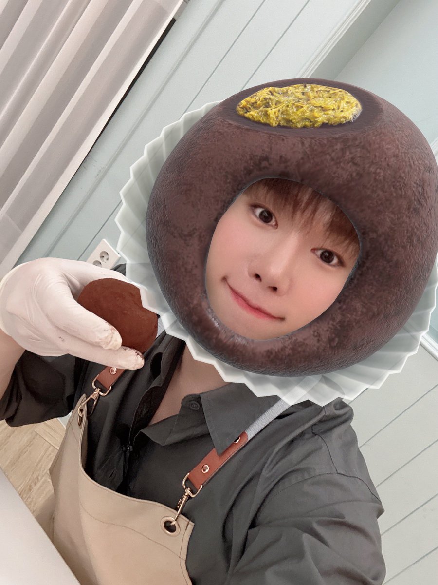 official__wonho's tweet photo. 위니들 두쫀쿠베이커리 오픈했어요 ~~~ 많은 이용바랍니다 ~~~~

#원호 #WONHO https://t.co/YJSOua8JwH