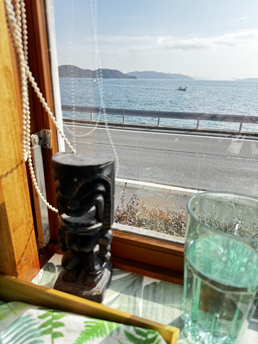 cyaorin's tweet photo. 暖かい日に、気分はハワイ！！
気分は最高😀
気持ちいいね
#ハワイ  #japan  #konacoffee #bbqchickens #deliciousfood 
#アロハドライブイン https://t.co/xvAOhokazR