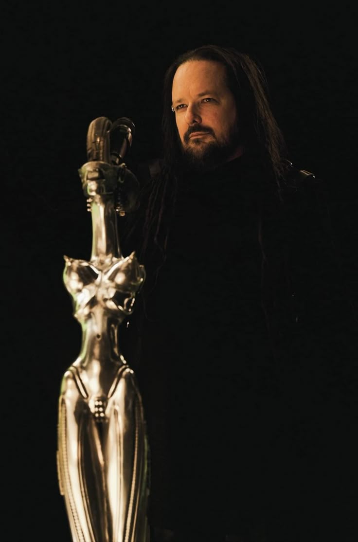 acervonumetal's tweet image. 🎂TRAZ O BOLO!!! Jonathan Davis, vocalista do Korn está completando 55 anos neste exato momento.