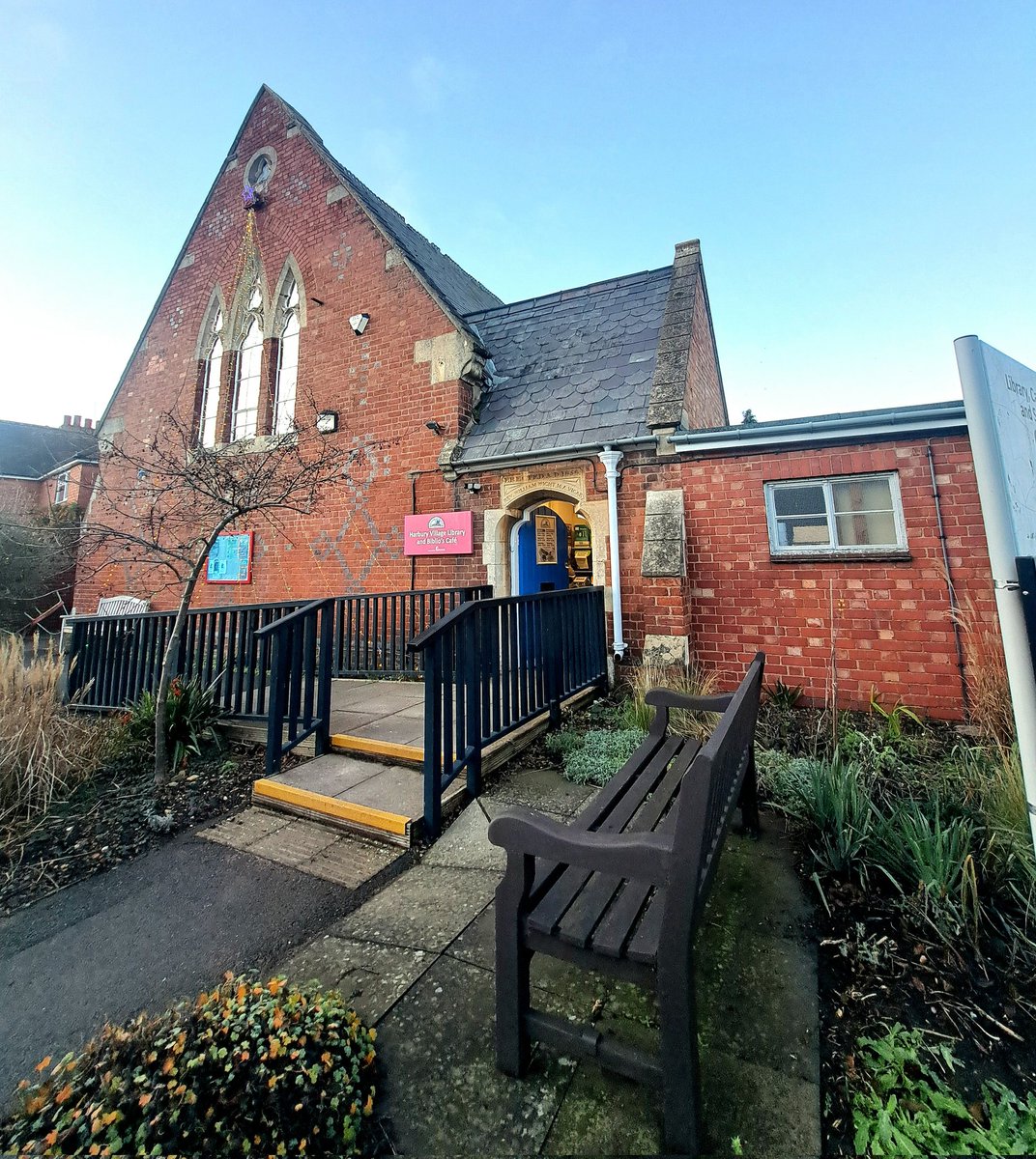 comgavrob's tweet image. Currently touring #mettle to The Midlands and village halls for #liveandlocal @Ruraltouring
It's not all champagne and plaudits, sometimes it's tea and biscuits! 
#theatre #touring #dtama