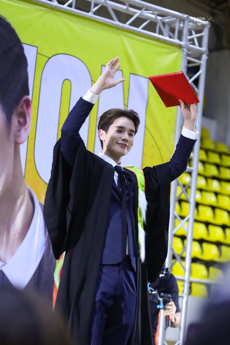 pinetea595's tweet photo. Congratulations 🎓🎓

#JimmyGraduationDay 
#jimmyyjp @jimmyyjp_ https://t.co/dup57ShpDq