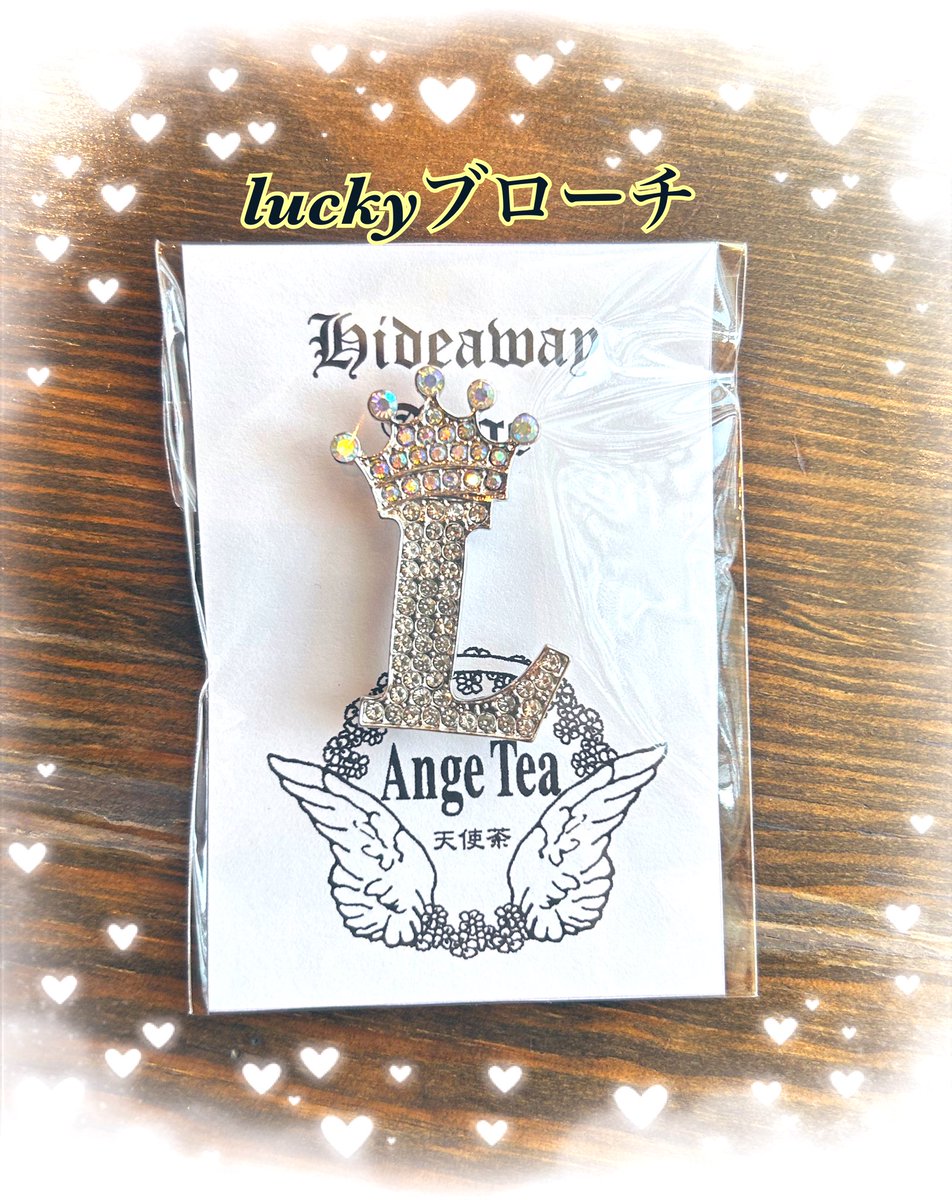 hideawayange's tweet photo. グッズ入荷のお知らせです。

happyブローチ　1,300円
luckyブローチ　1,300円
crownブローチ　1,000円

ワンポイントアクセサリーとしておすすめ商品です😊
是非ご来店の際にお手に取って見てくださいね〜☆*੭* ੈ✩‧₊˚ https://t.co/VT35tScVVT